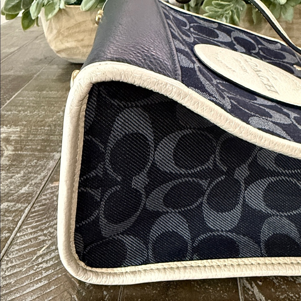 Coach Dempsey 22 Denim Signature Tote + Rare Starfish & Silver Charms - Picture 11 of 16